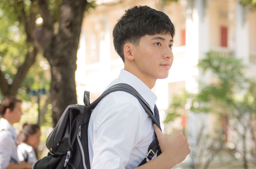 A student walking across the Chulalongkorn campus